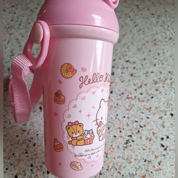 Hello Kitty Plastic Water Bottle with Strap 16.23oz - Picture 6 of 11